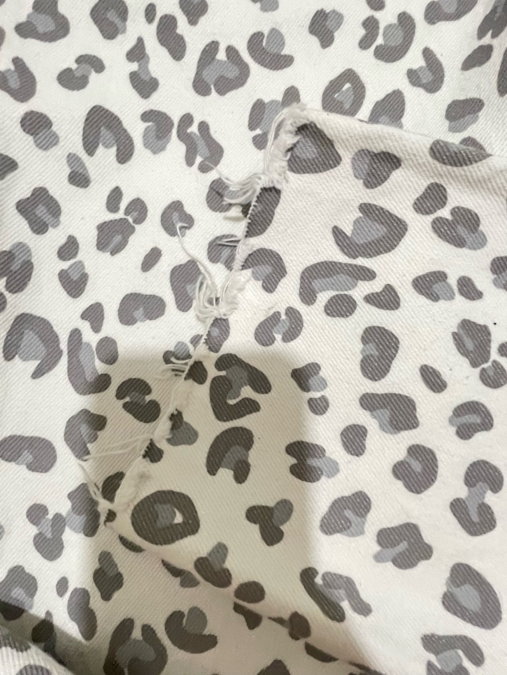 Abercrombie & Fitch Leopard Print mom Jeans - Picture 7 of 10